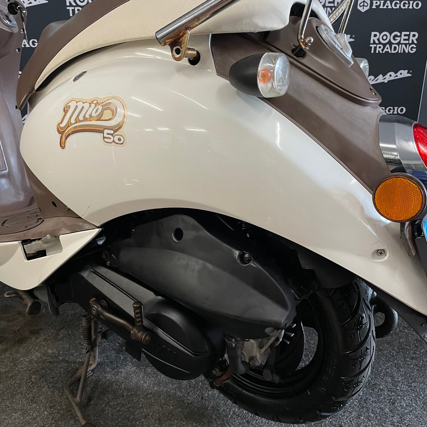 Sym Mio - Snor - 4T 2V - 2010 -  Wit/bruin - 7.238km