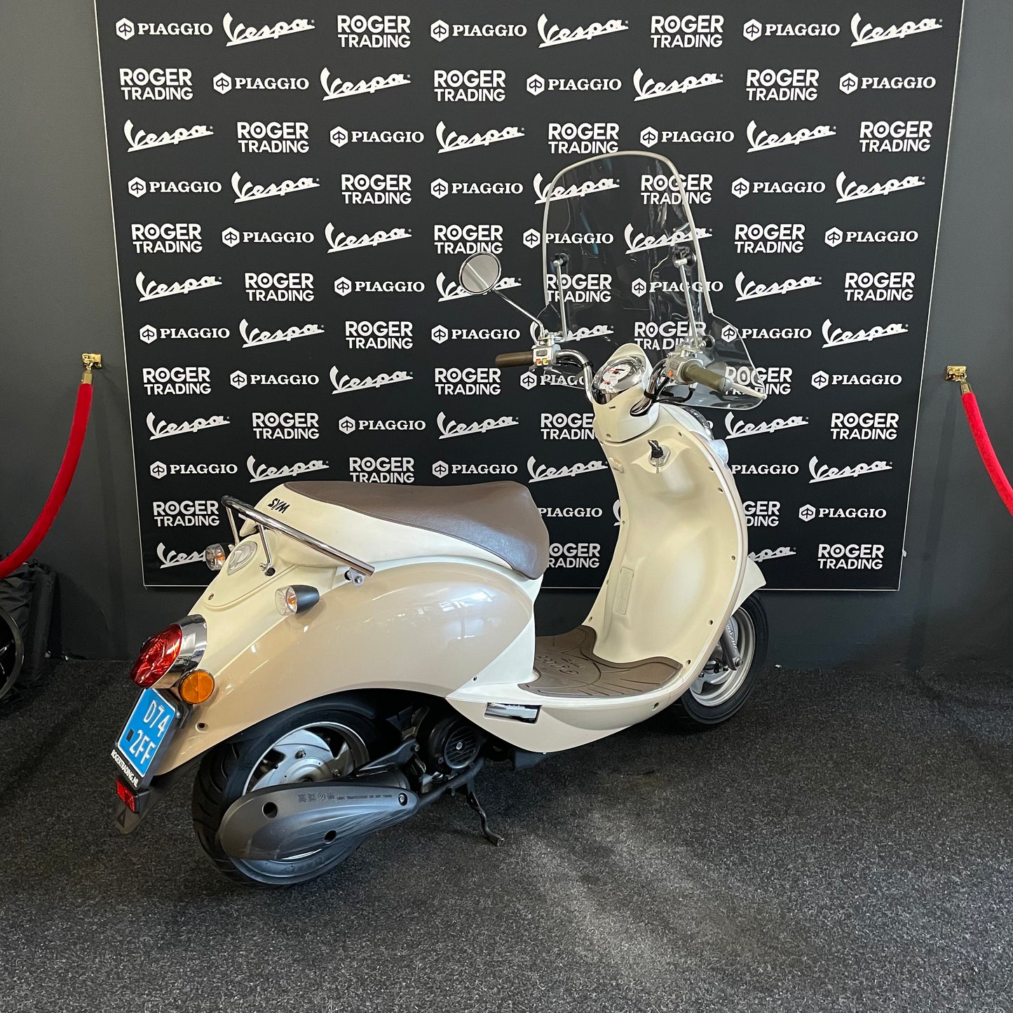 Sym Mio - Snor - 4T 2V - 2009 -  Creme - 5.082km - Nieuwstaat!!