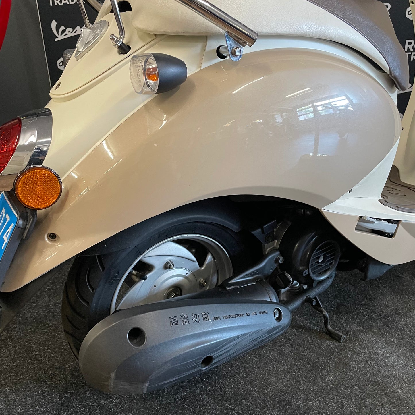 Sym Mio - Snor - 4T 2V - 2009 -  Creme - 5.082km - Nieuwstaat!!