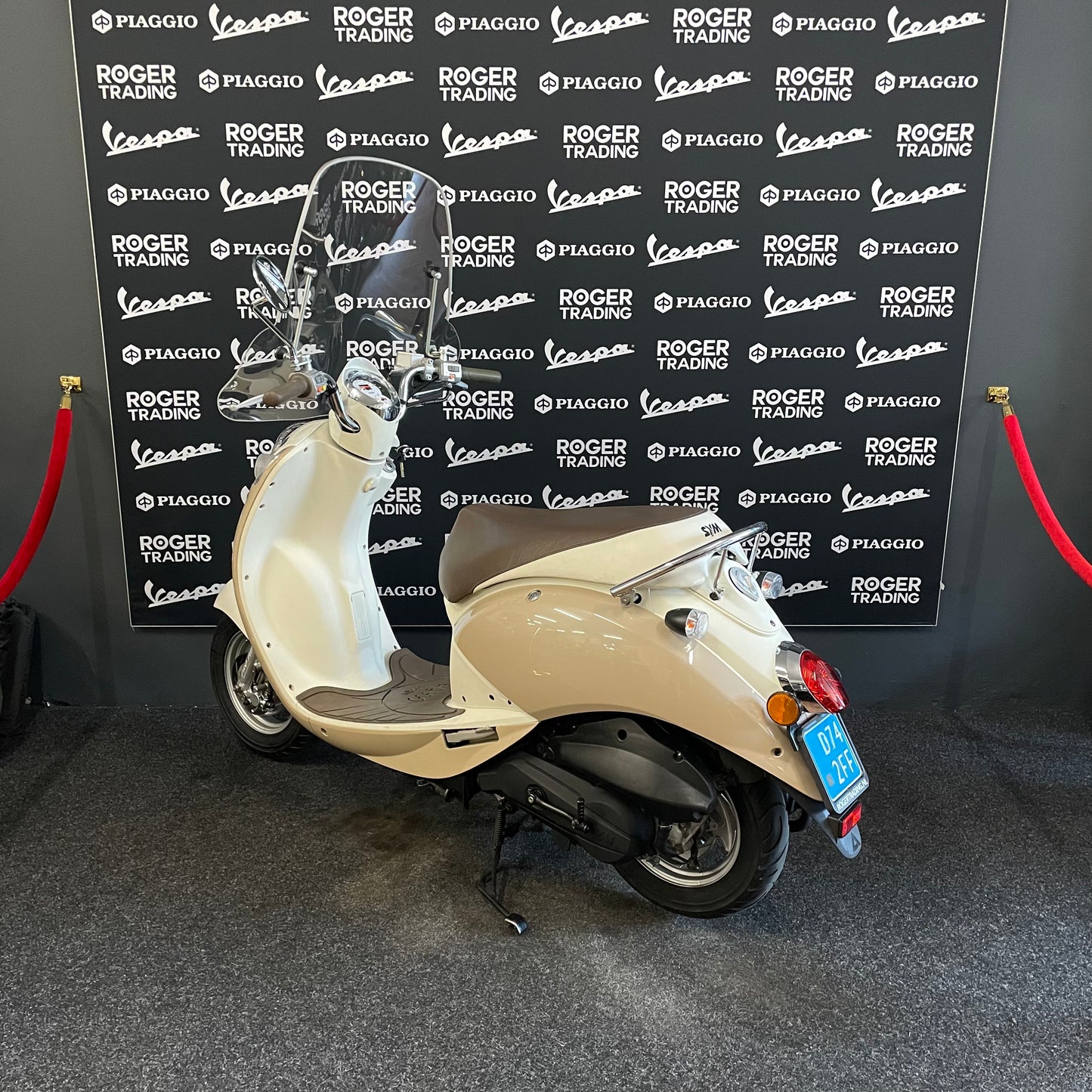 Sym Mio - Snor - 4T 2V - 2009 -  Creme - 5.082km - Nieuwstaat!!