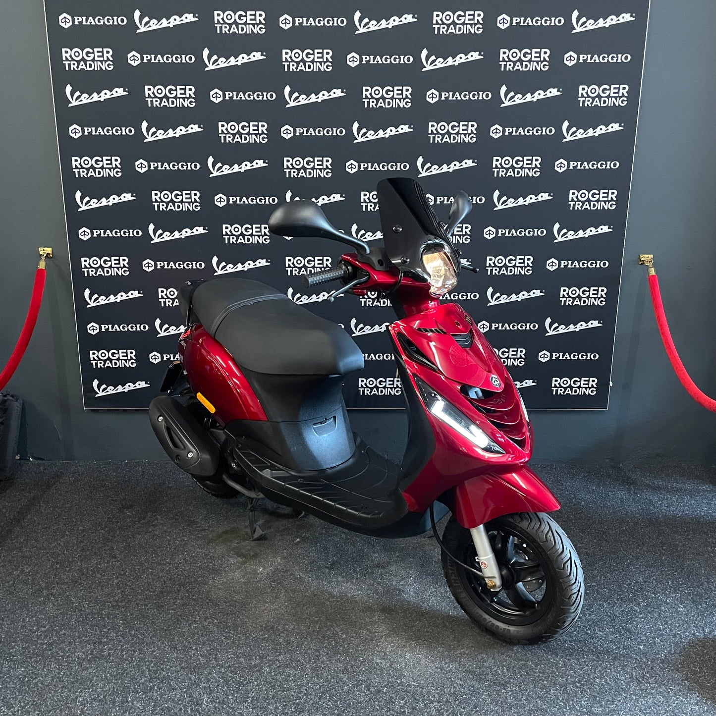 Piaggio Zip - 50 - 4T - Euro4 - 2020 - Candy Red - 13.616km - Nieuwstaat