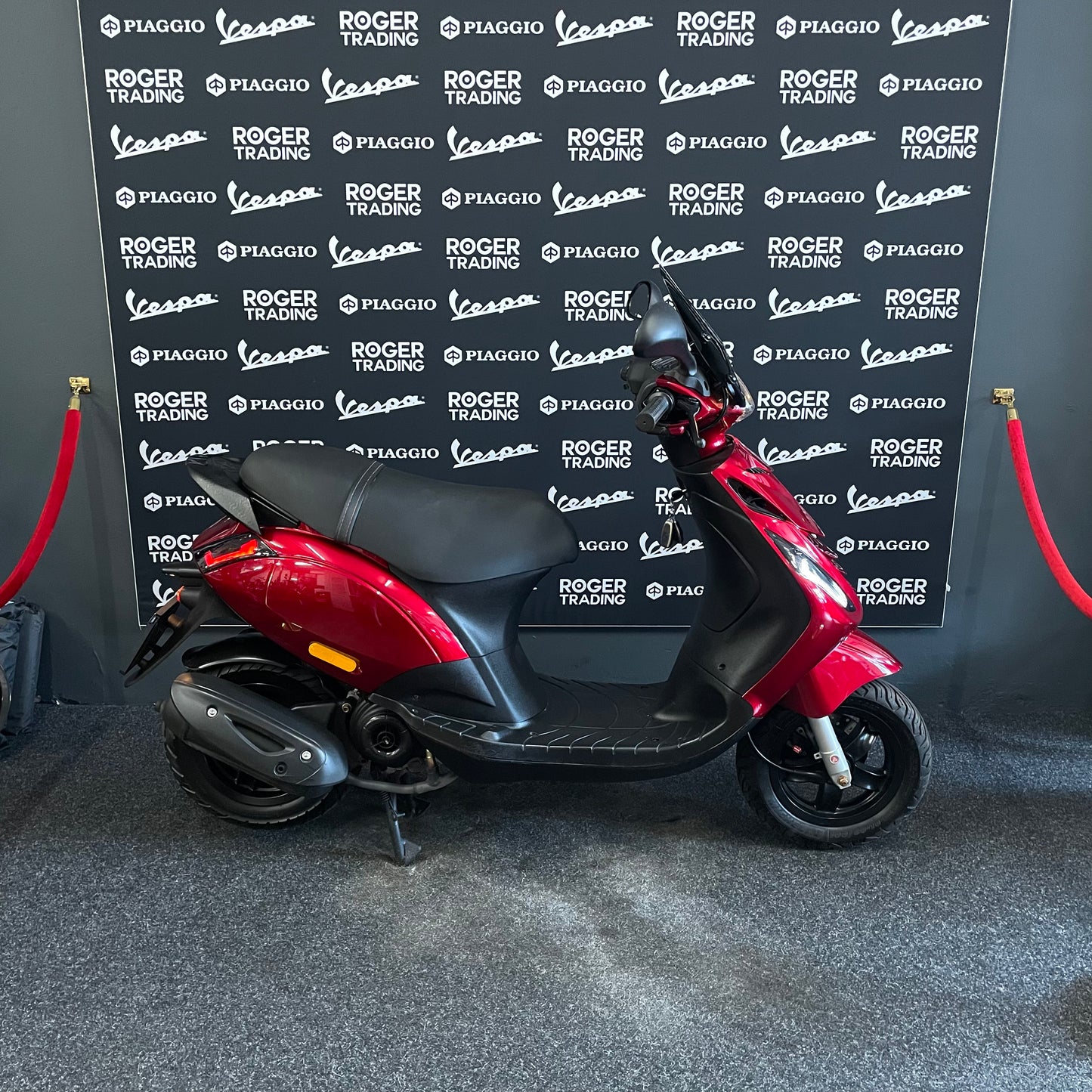 Piaggio Zip - 50 - 4T - Euro4 - 2020 - Candy Red - 13.616km - Nieuwstaat