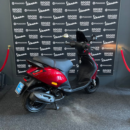 Piaggio Zip - 50 - 4T - Euro4 - 2020 - Candy Red - 13.616km - Nieuwstaat