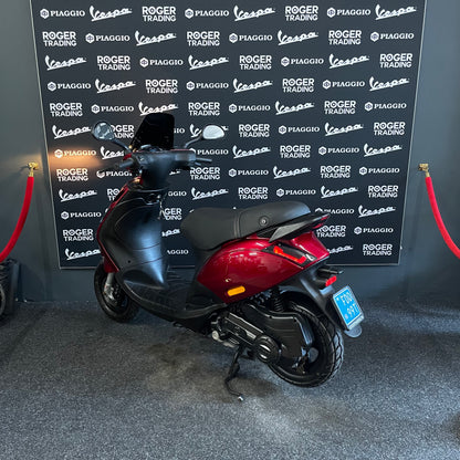 Piaggio Zip - 50 - 4T - Euro4 - 2020 - Candy Red - 13.616km - Nieuwstaat