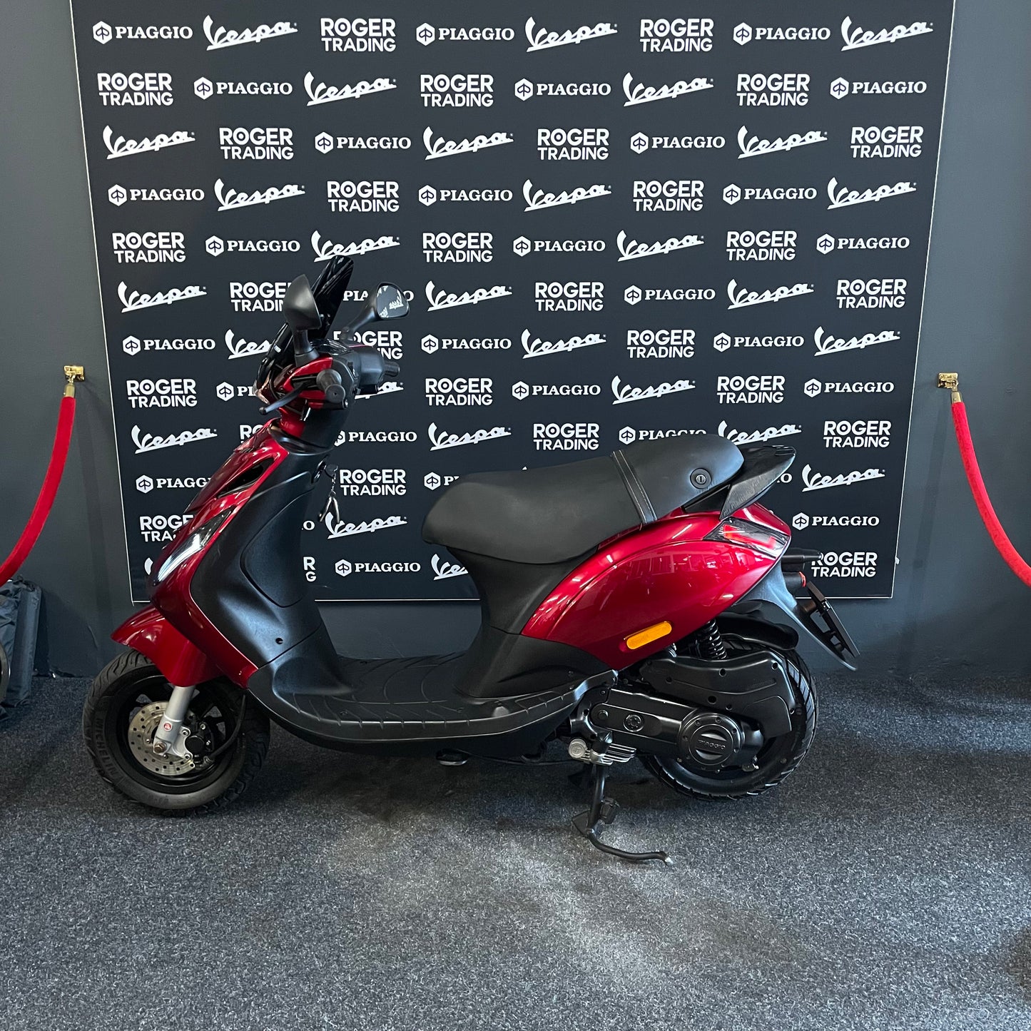 Piaggio Zip - 50 - 4T - Euro4 - 2020 - Candy Red - 13.616km - Nieuwstaat