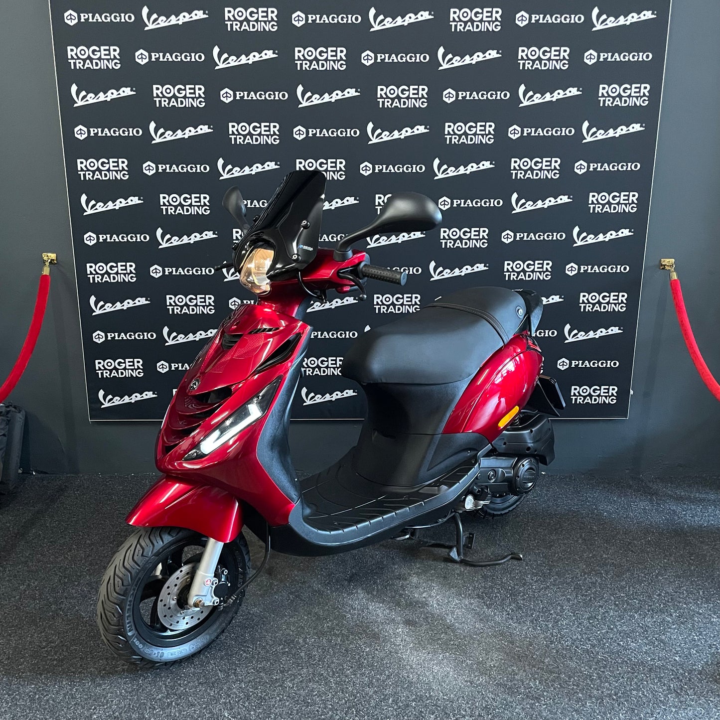 Piaggio Zip - 50 - 4T - Euro4 - 2020 - Candy Red - 13.616km - Nieuwstaat
