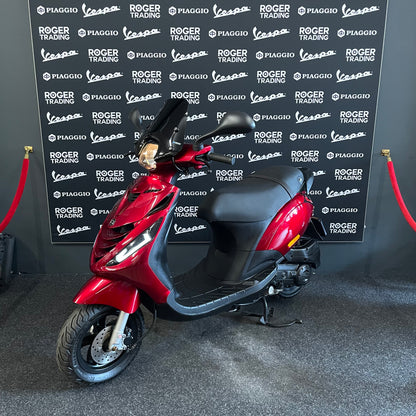Piaggio Zip - 50 - 4T - Euro4 - 2020 - Candy Red - 13.616km - Nieuwstaat