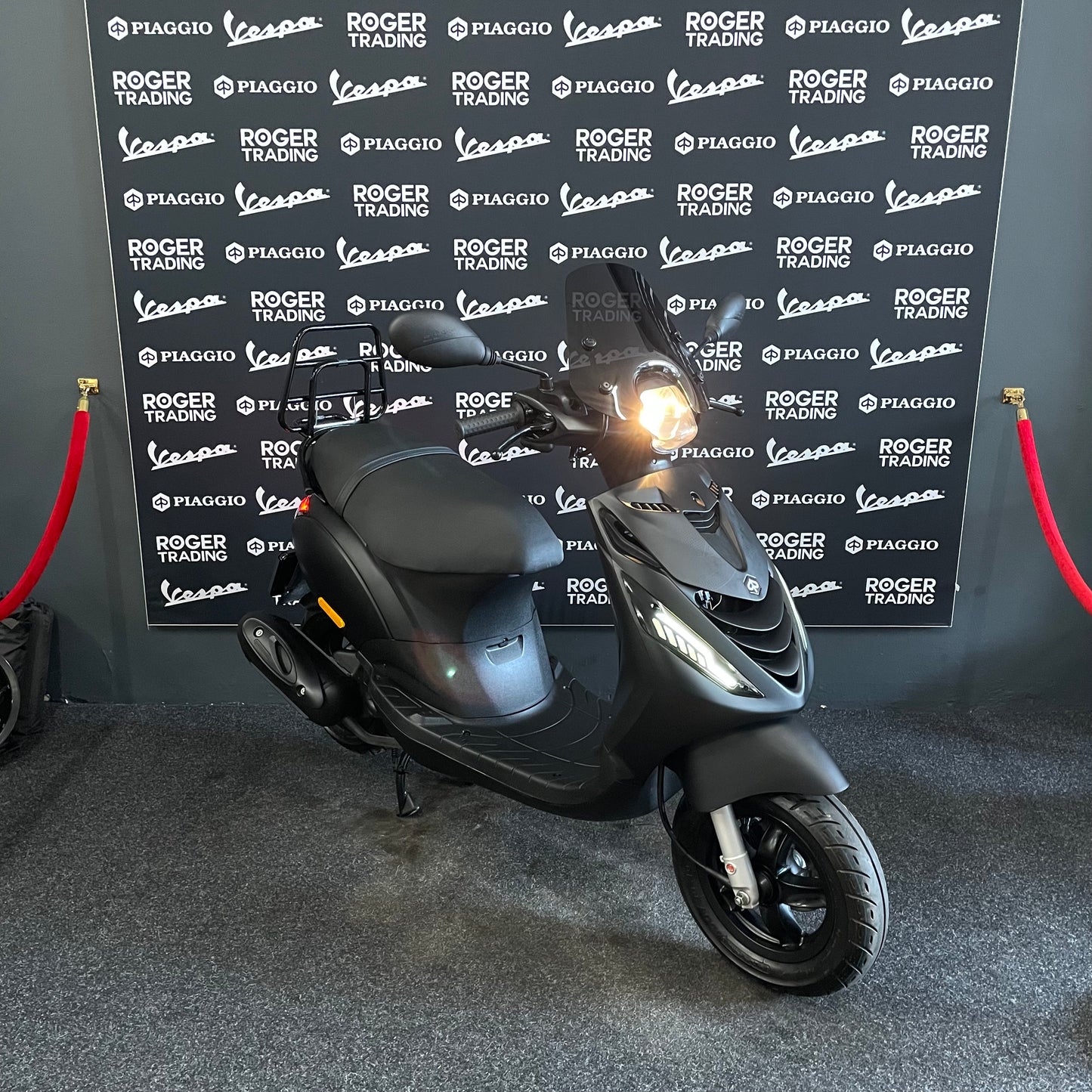 Piaggio Zip - 50 - 4T 2V - 2016 - Mat Black - 2.368km - Nieuwstaat !!