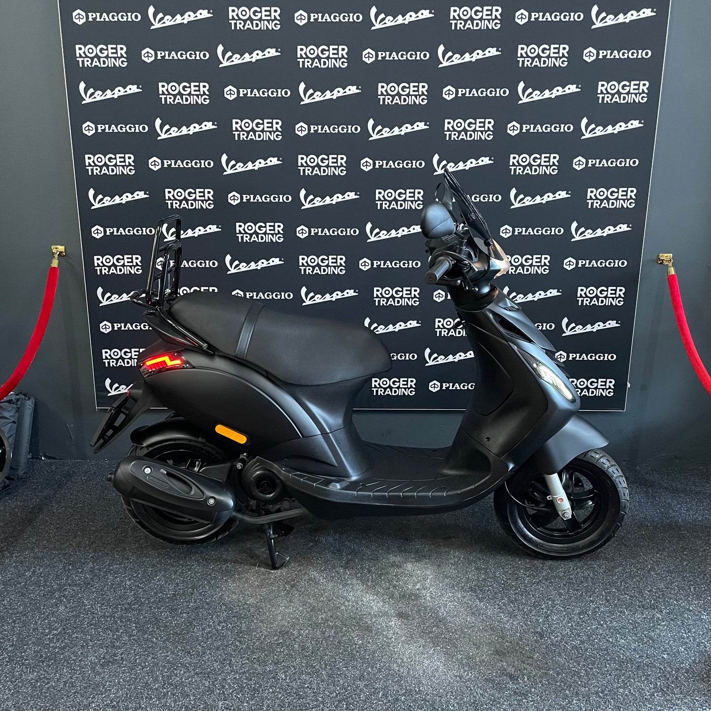 Piaggio Zip - 50 - 4T 2V - 2016 - Mat Black - 2.368km - Nieuwstaat !!