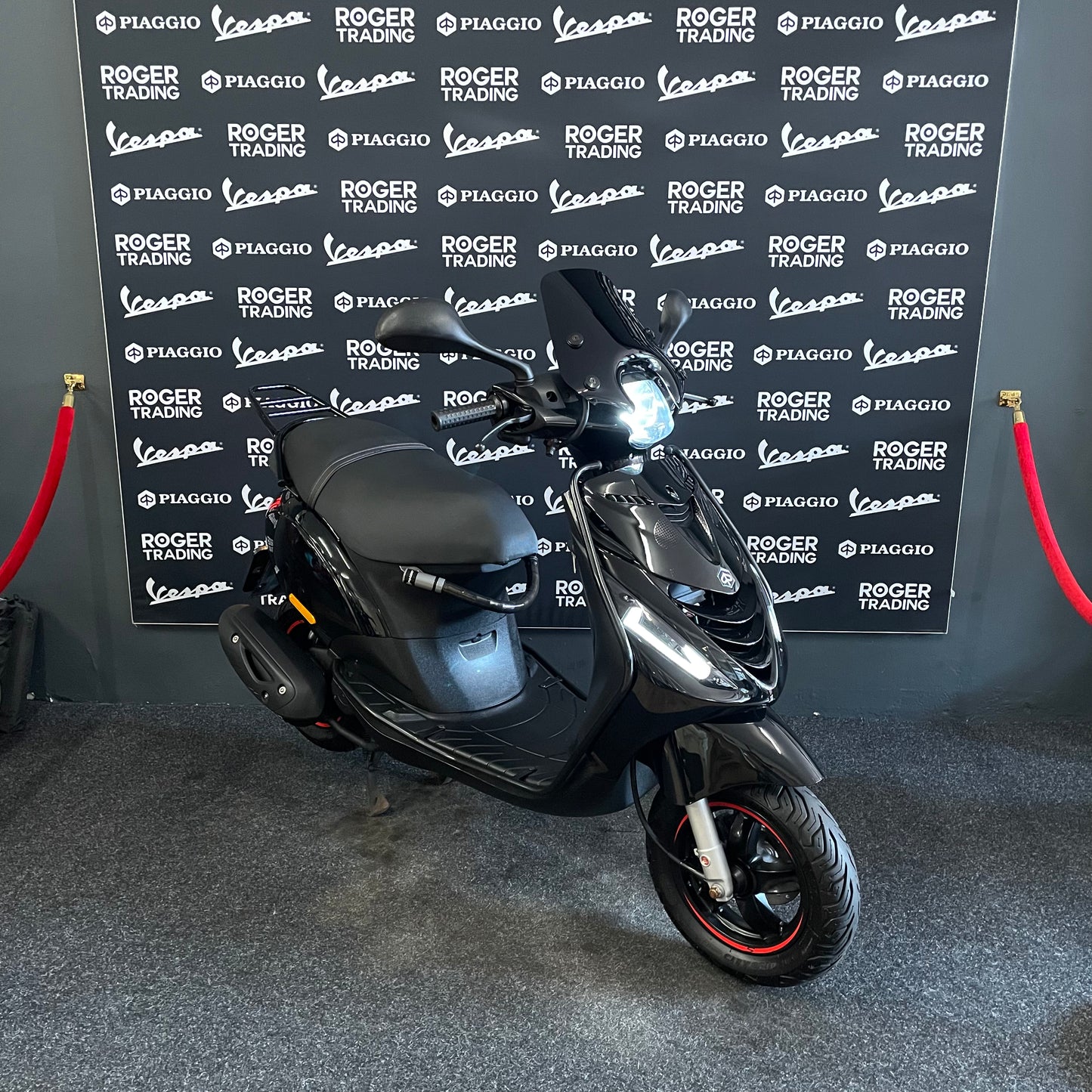 Piaggio Zip - 50 - 4T E4 - 2020 - Glans zwart - 10.237km