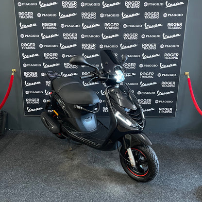 Piaggio Zip - 50 - 4T E4 - 2020 - Glans zwart - 10.237km