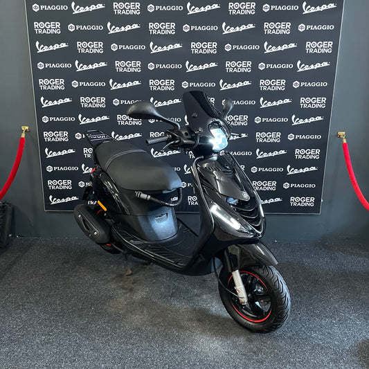 Piaggio Zip - 50 - 4T E4 - 2020 - Glans zwart - 10.237km