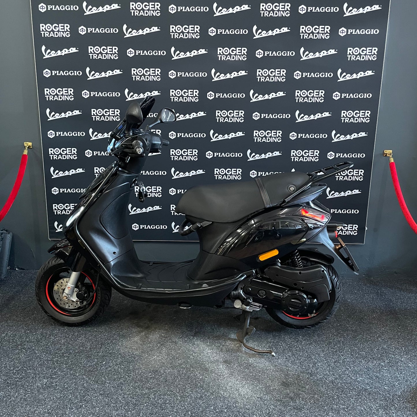 Piaggio Zip - 50 - 4T E4 - 2020 - Glans zwart - 10.237km