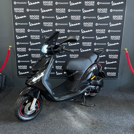 Piaggio Zip - 50 - 4T E4 - 2020 - Glans zwart - 10.237km