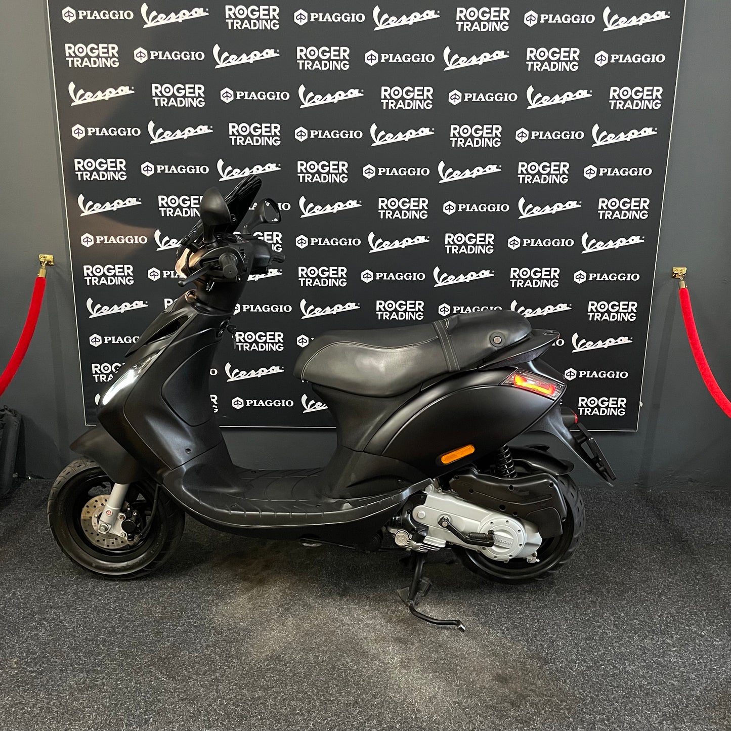 Piaggio Zip - 50 - 4T 2V - 2016 - Preto Mate - 2.368km - Estado novo !!