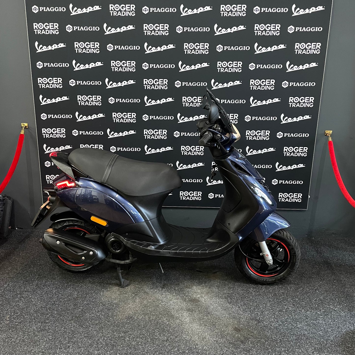 Piaggio Zip - 50 - 4T 2V - 2016 - Preto Mate - 2.368km - Estado novo !!