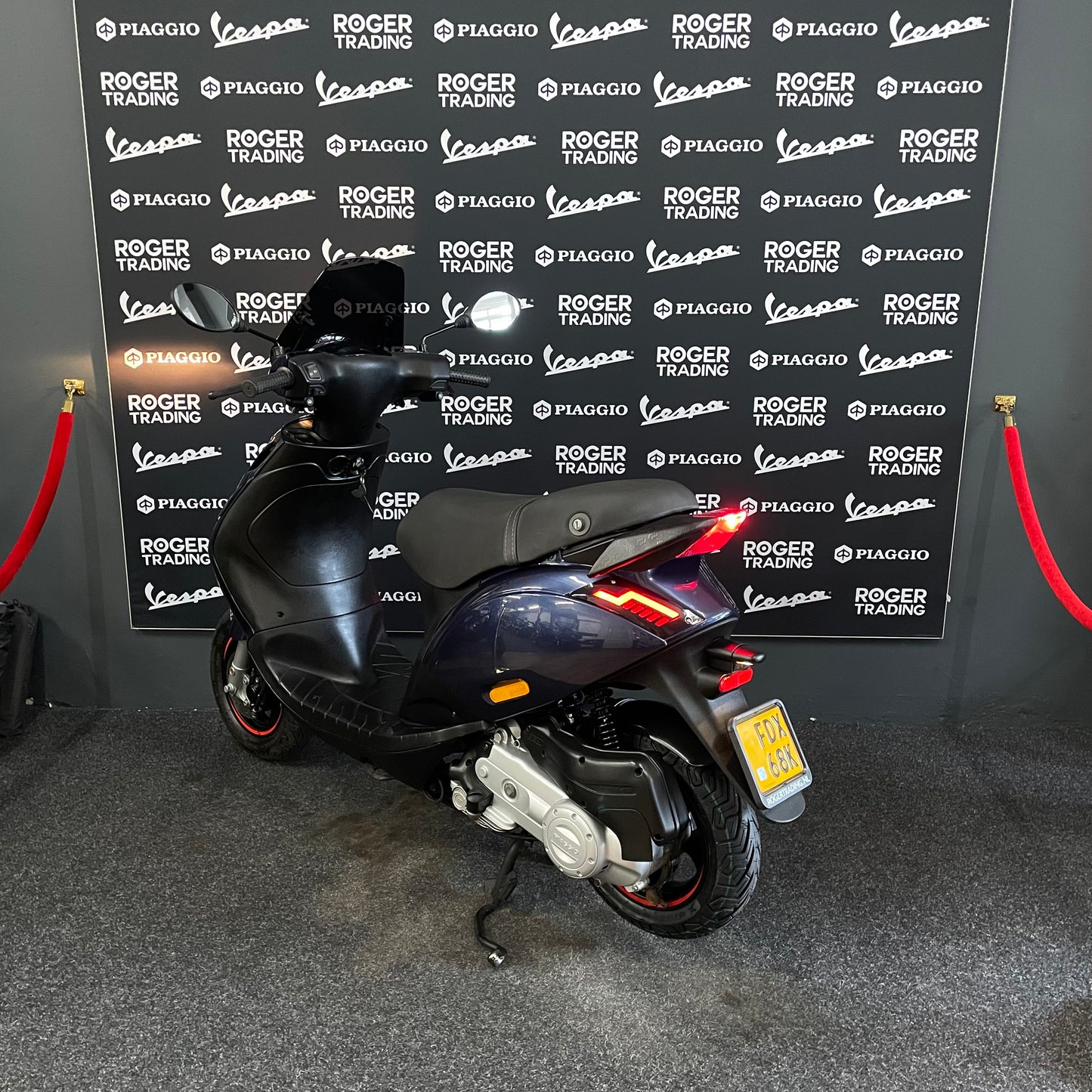 Piaggio Zip - 50 - 4T 2V - 2016 - Preto Mate - 2.368km - Estado novo !!