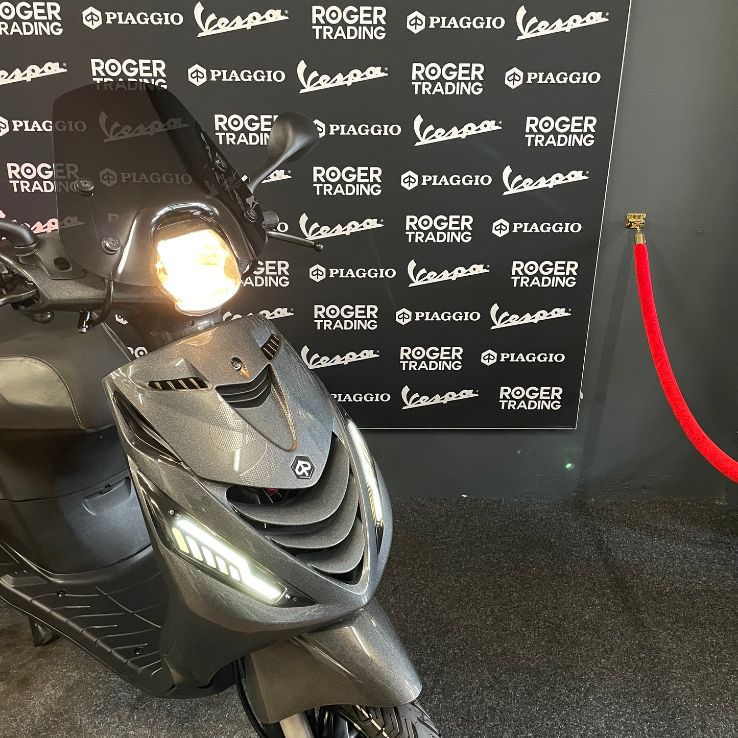 Piaggio Zip - 50 - 4T 2V - 2016 - Noir mat - 2 368 km - État neuf !!