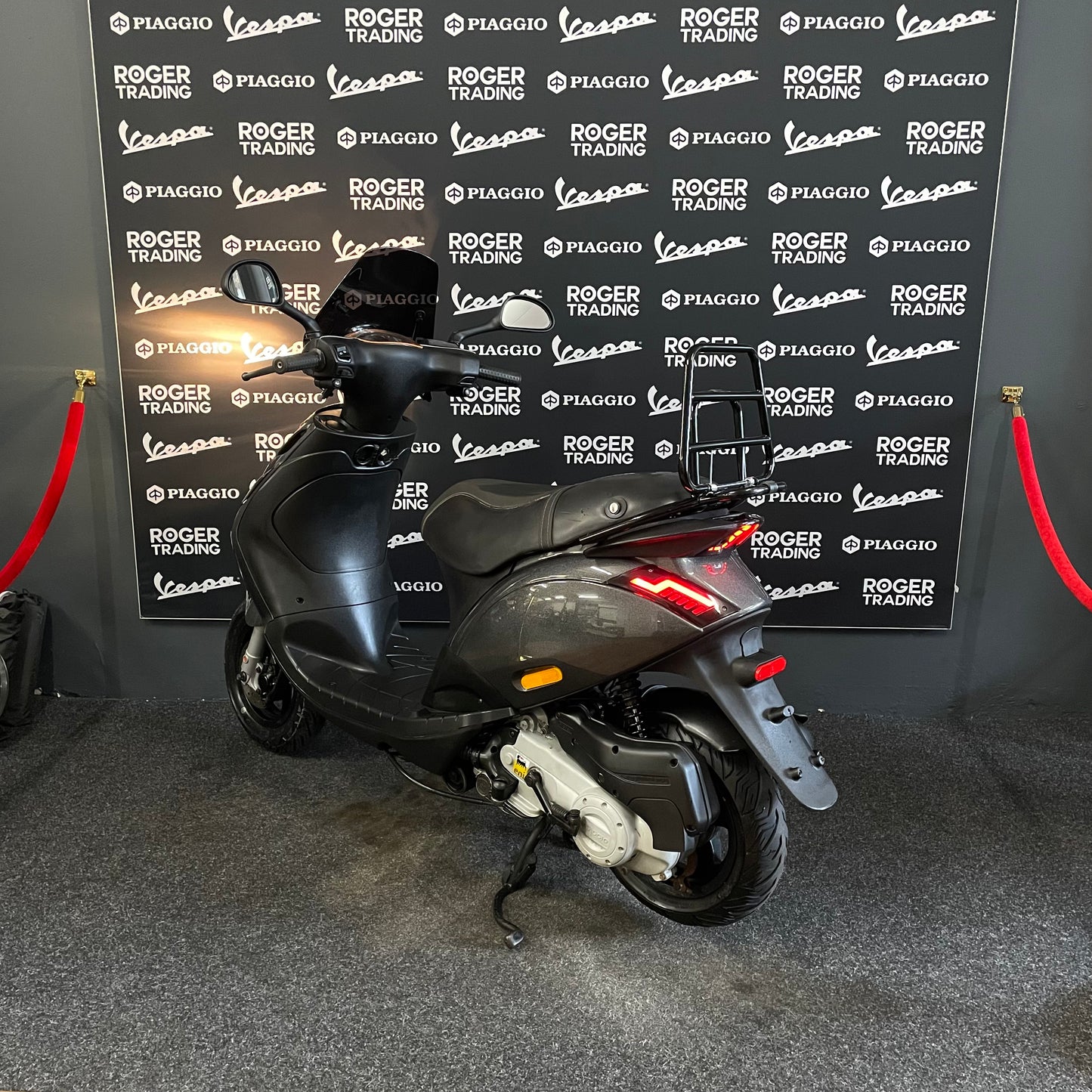 Piaggio Zip - 50 - 4T 2V - 2016 - Noir mat - 2 368 km - État neuf !!
