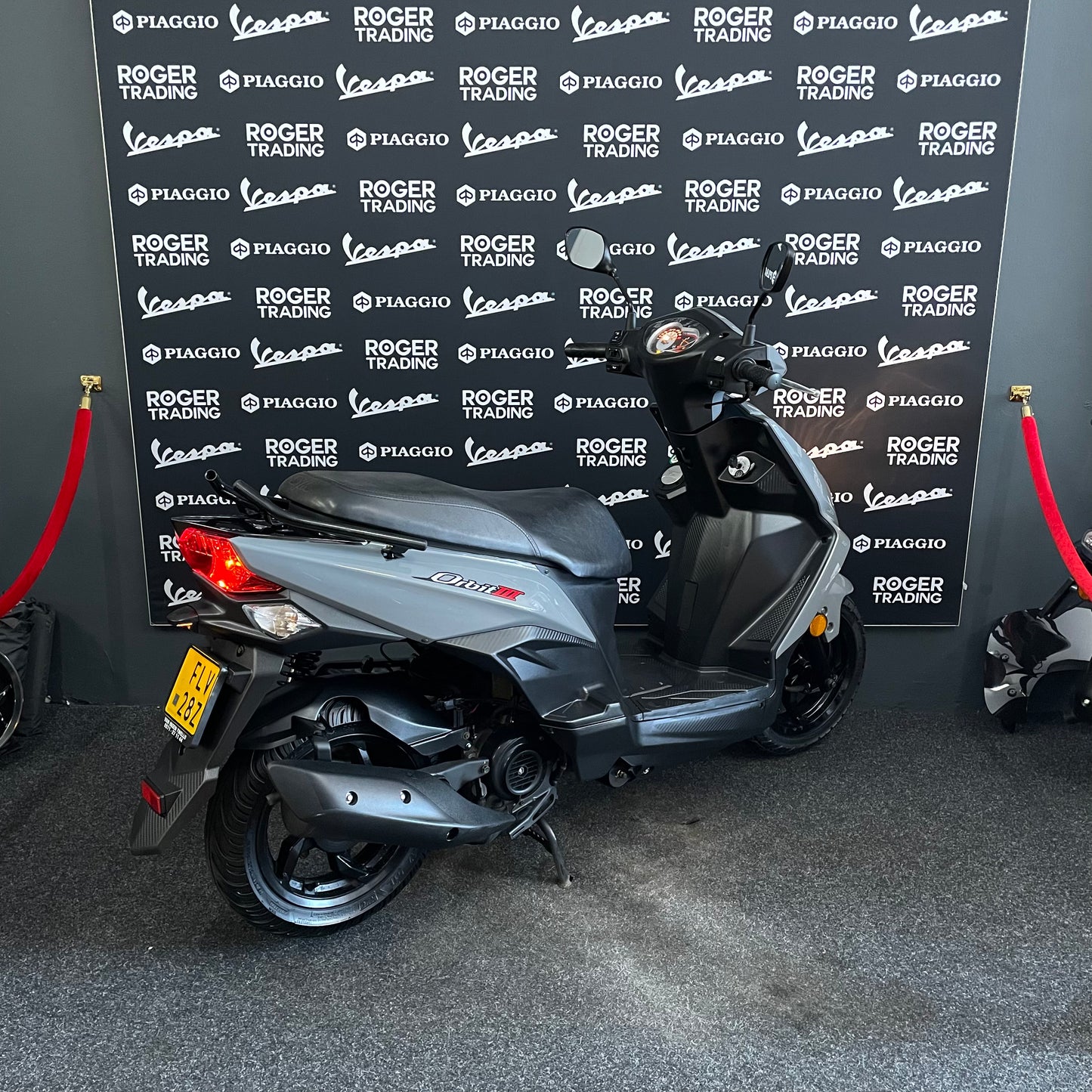 Sym Orbit III - 50 - Brom - 4T E4 - Nardo Grey -  2022 - Nieuwstaat!