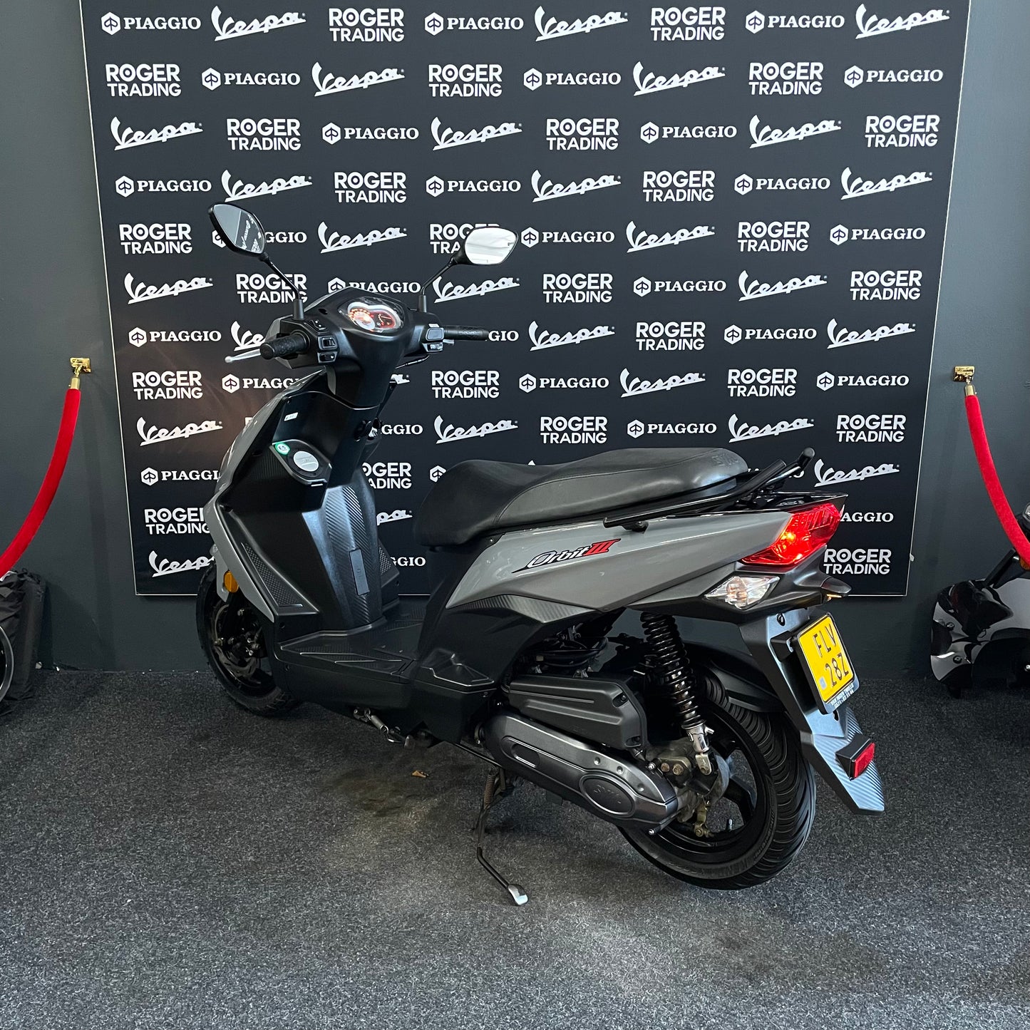 Sym Orbit III - 50 - Brom - 4T E4 - Nardo Grey -  2022 - Nieuwstaat!