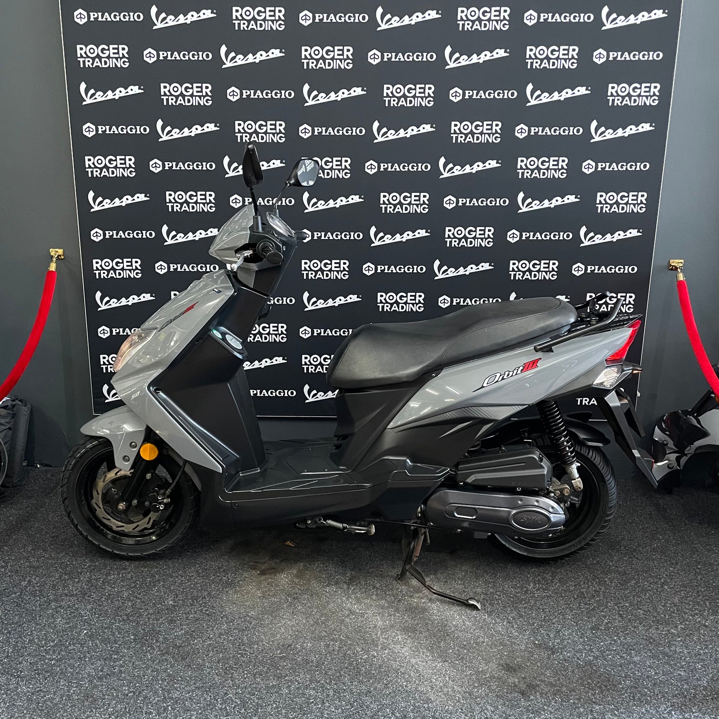 Sym Orbit III - 50 - Brom - 4T E4 - Nardo Grey -  2022 - Nieuwstaat!