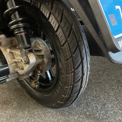 Sym Mio 50i - 50 - Snor - 4T E5 - Nardo Grey -  2023 - 9.071km Nieuwstaat!
