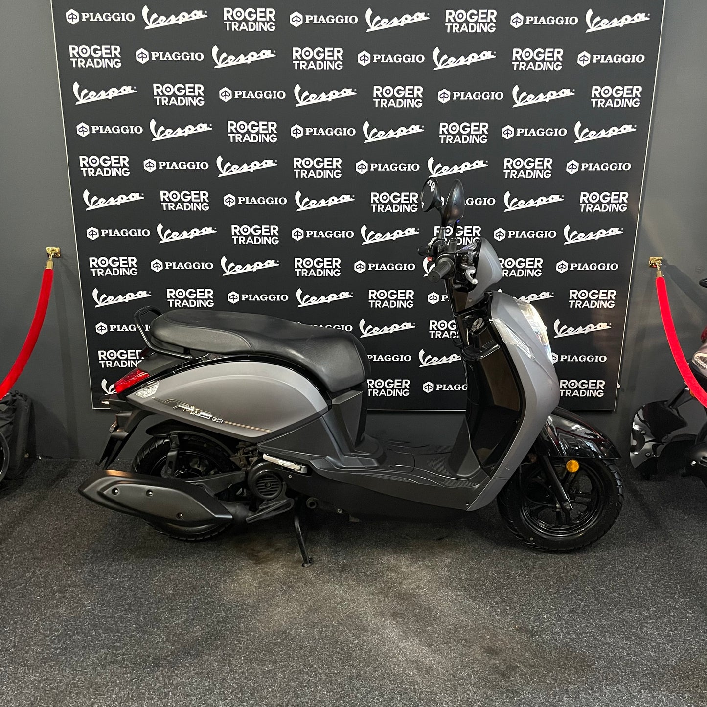 Sym Mio 50i - 50 - Snor - 4T E5 - Mat Grey -  2021 - 17.454km 1e eigenaar!