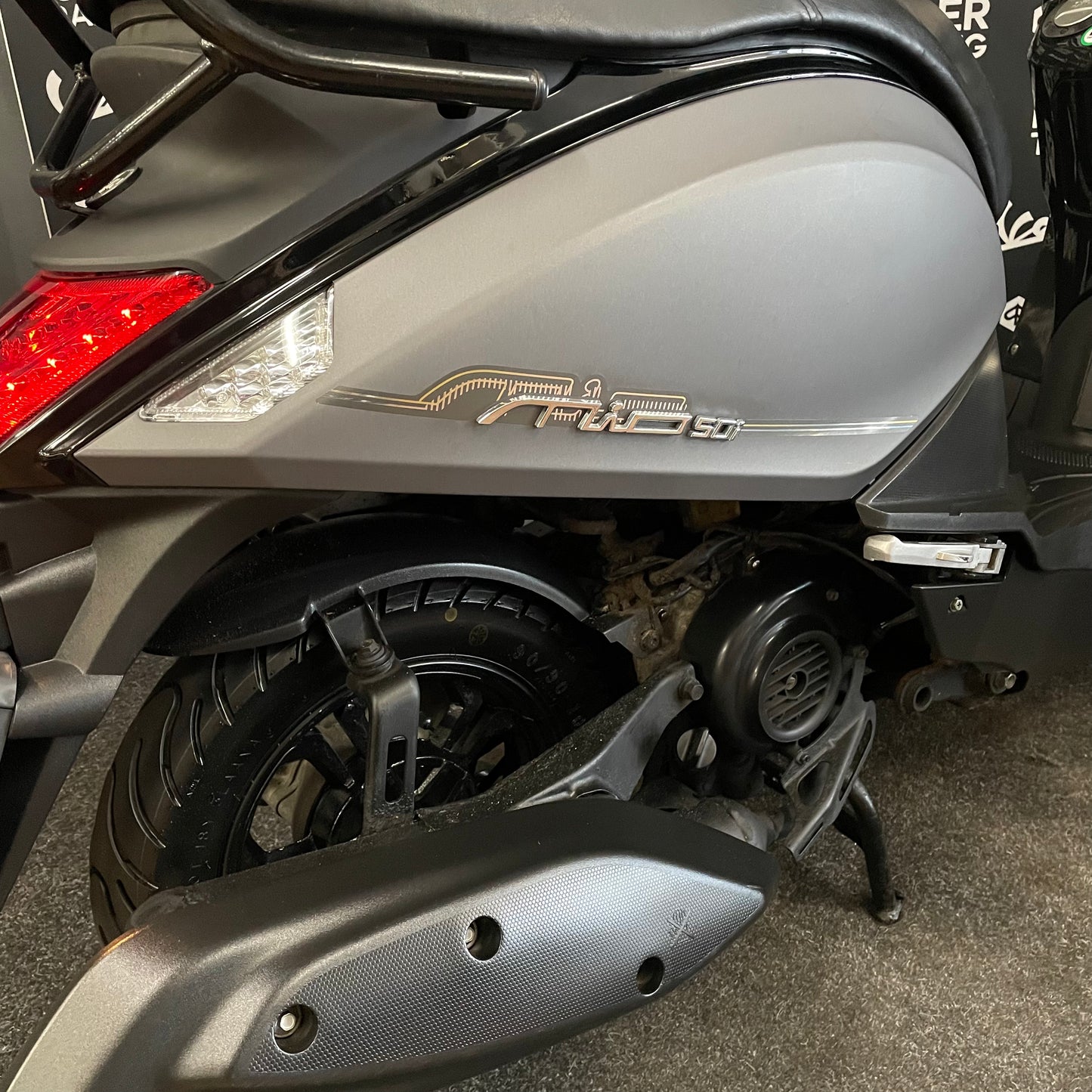 Sym Mio 50i - 50 - Snor - 4T E5 - Mat Grey -  2021 - 17.454km 1e eigenaar!