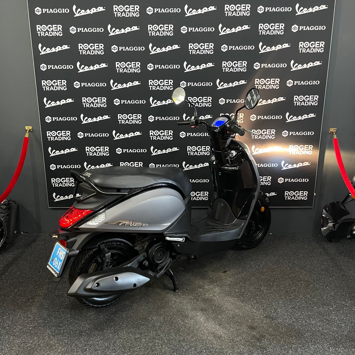 Sym Mio 50i - 50 - Snor - 4T E5 - Mat Grey -  2021 - 17.454km 1e eigenaar!