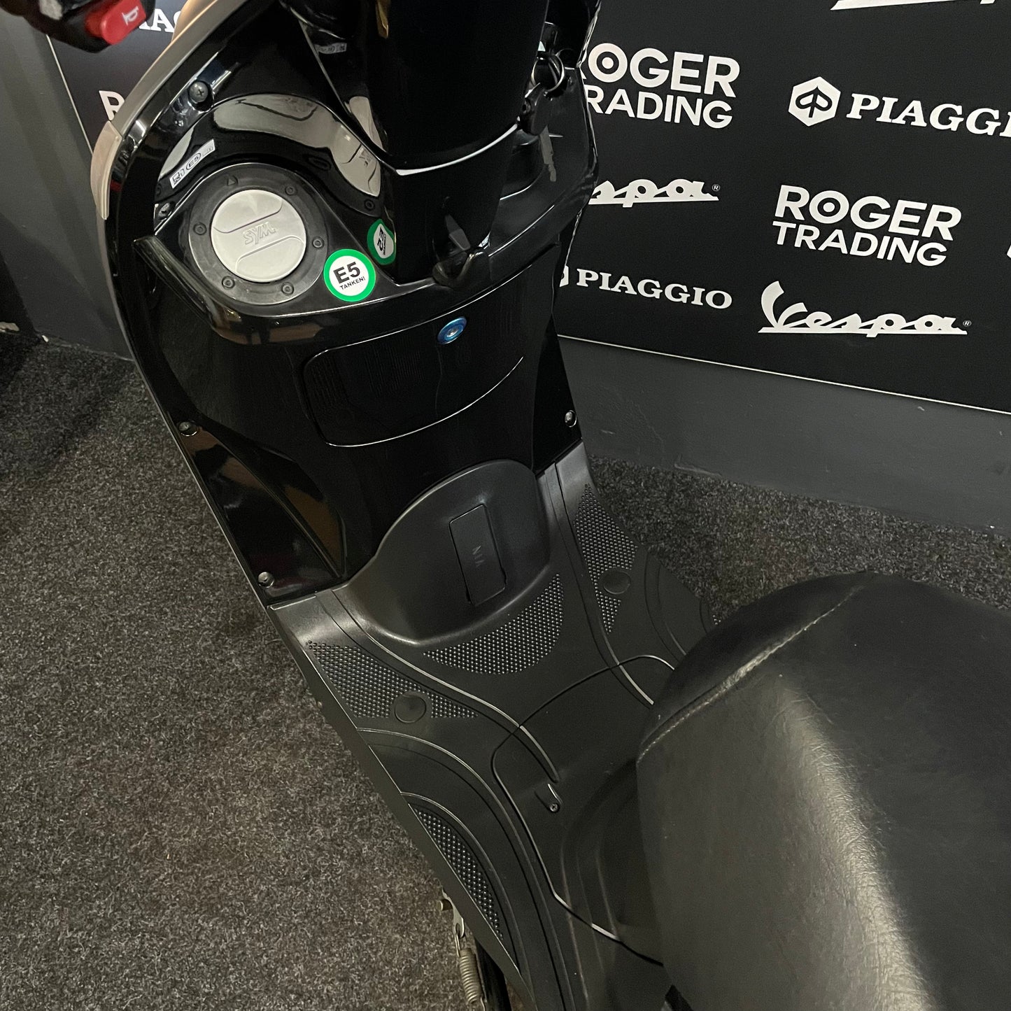 Sym Mio 50i - 50 - Snor - 4T E5 - Mat Grey -  2021 - 17.454km 1e eigenaar!