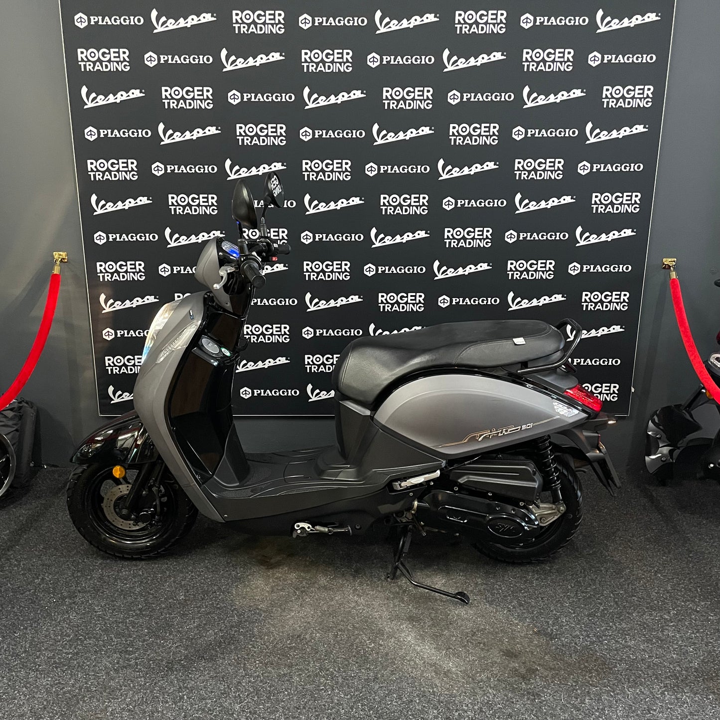 Sym Mio 50i - 50 - Snor - 4T E5 - Mat Grey -  2021 - 17.454km 1e eigenaar!