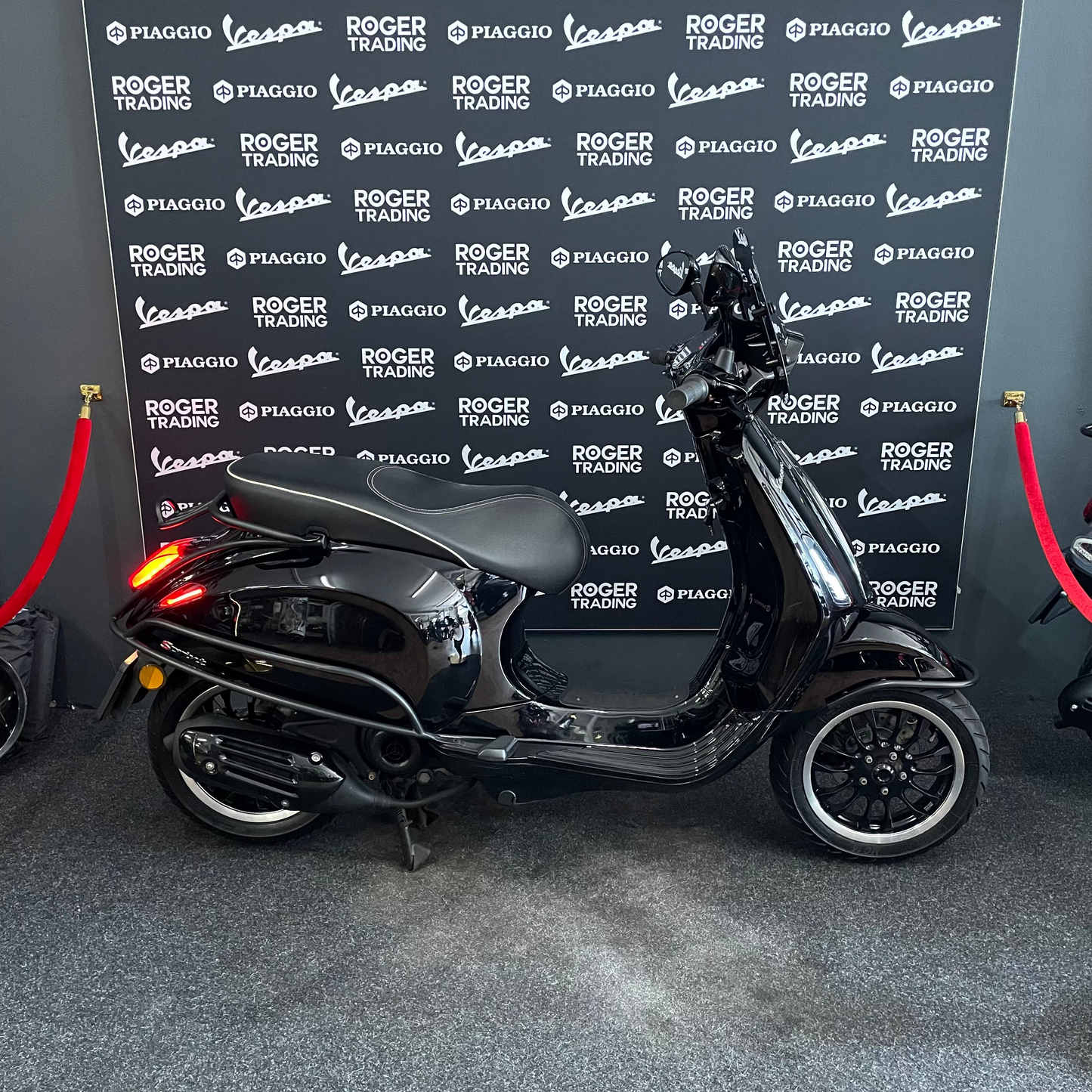Sym Mio 50i - 50 - Scooter léger - 4T E5 - Gris mat -  2021 - 17.454km 1er propriétaire !