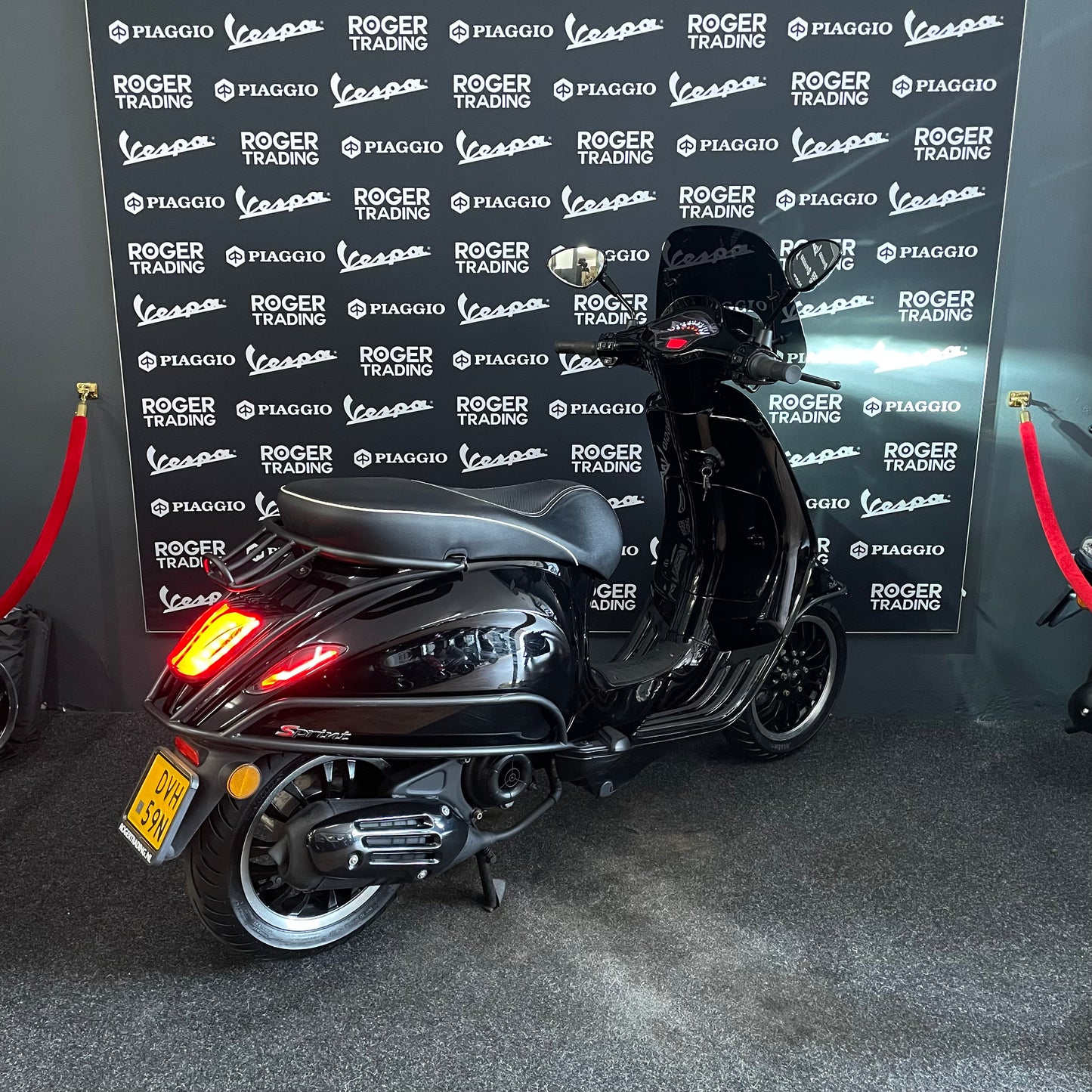 Sym Mio 50i - 50 - Scooter léger - 4T E5 - Gris mat -  2021 - 17.454km 1er propriétaire !