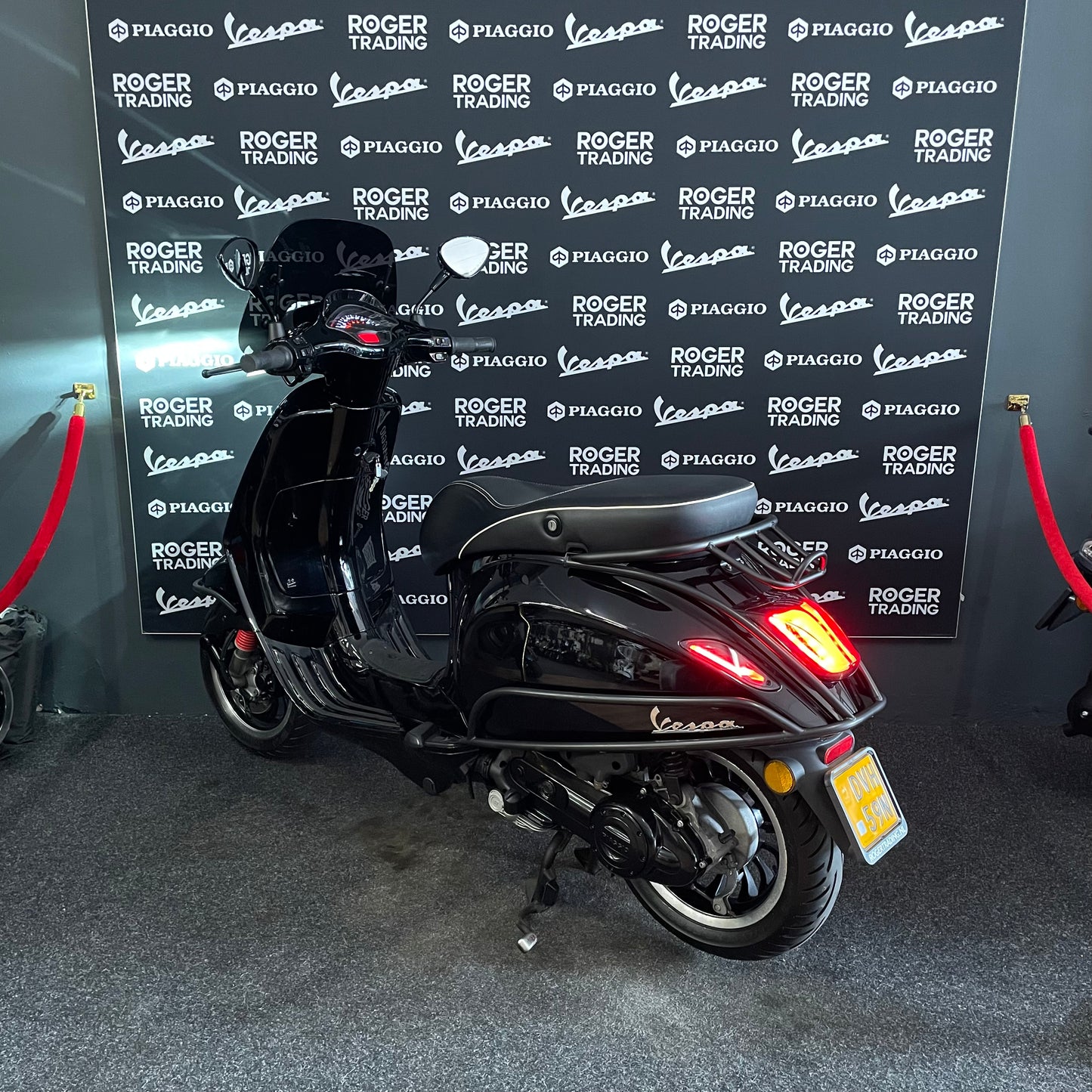 Sym Mio 50i - 50 - Scooter léger - 4T E5 - Gris mat -  2021 - 17.454km 1er propriétaire !