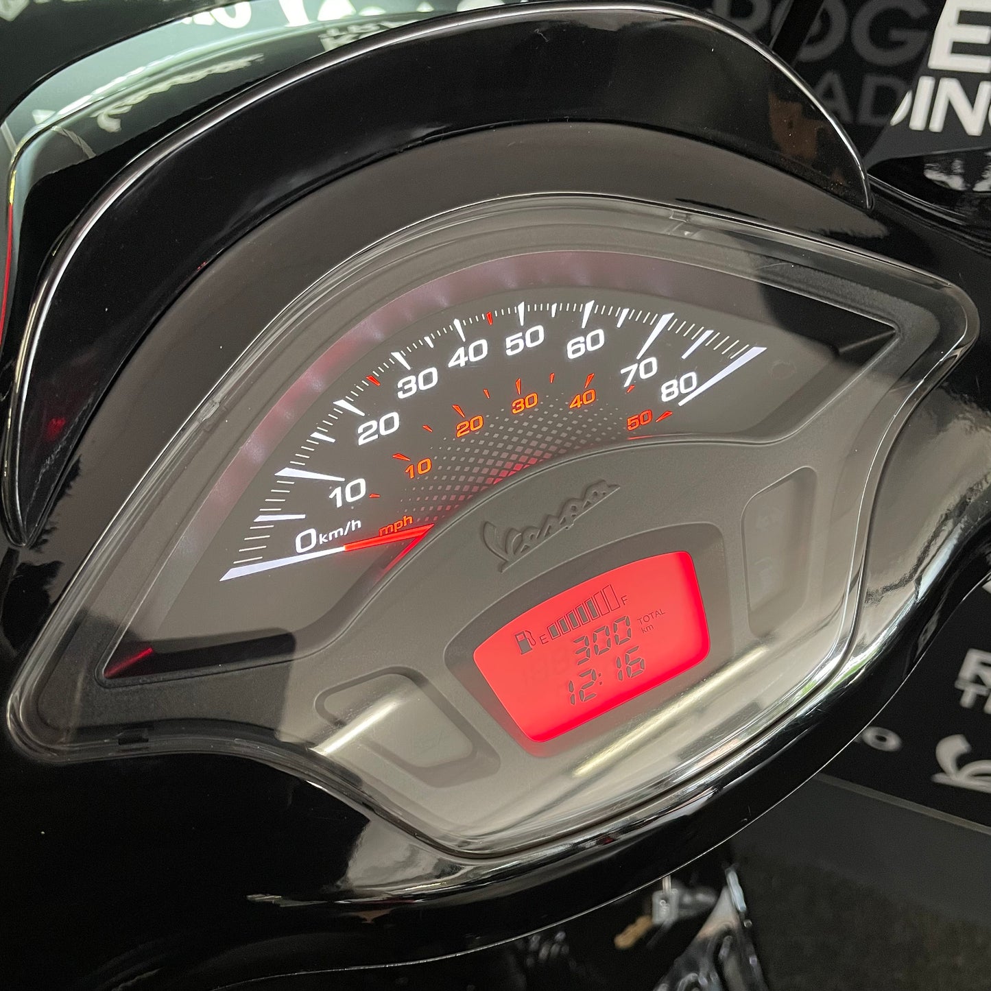 Sym Mio 50i - 50 - Scooter léger - 4T E5 - Gris mat -  2021 - 17.454km 1er propriétaire !