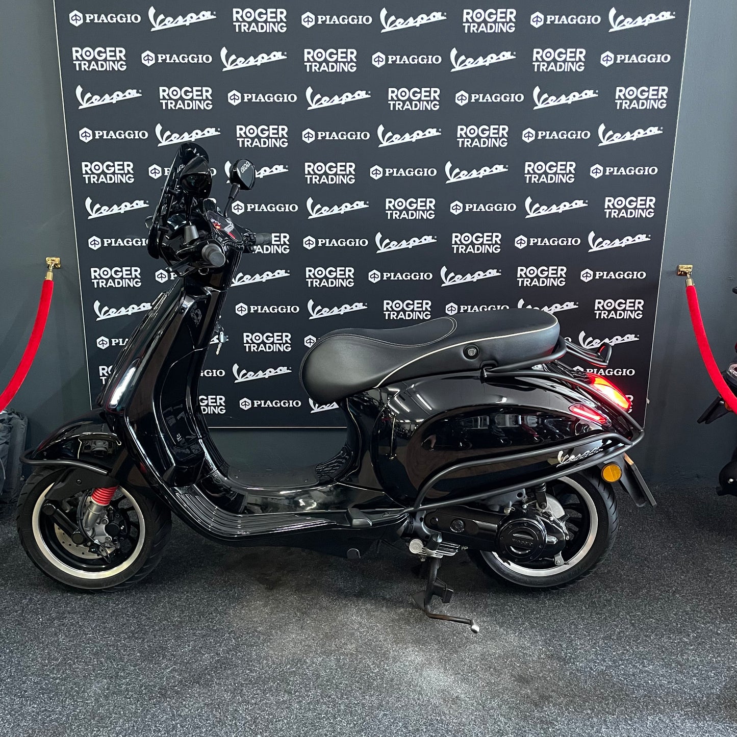 Sym Mio 50i - 50 - Scooter léger - 4T E5 - Gris mat -  2021 - 17.454km 1er propriétaire !