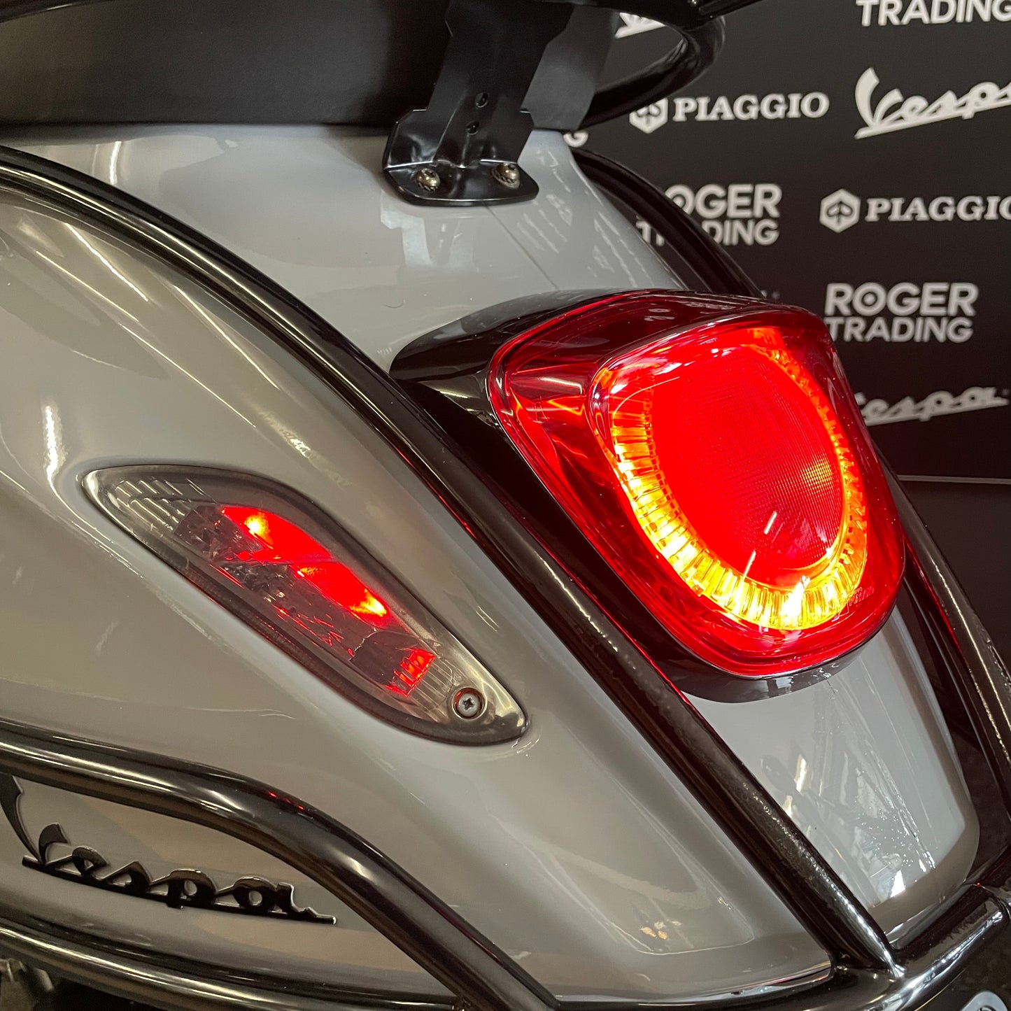 Vespa Sprint - 50 - Brom - 4T 2V - Nardo Grey - 2017 - 1e eigenaar!
