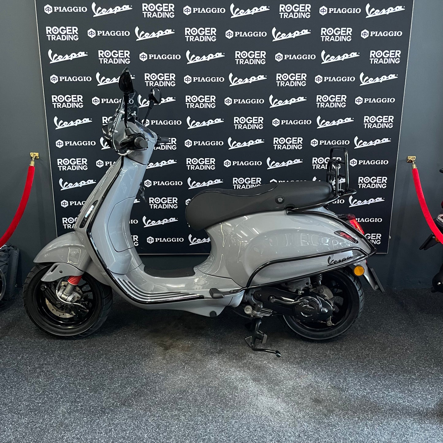Vespa Sprint - 50 - Brom - 4T 2V - Nardo Grey - 2017 - 1e eigenaar!