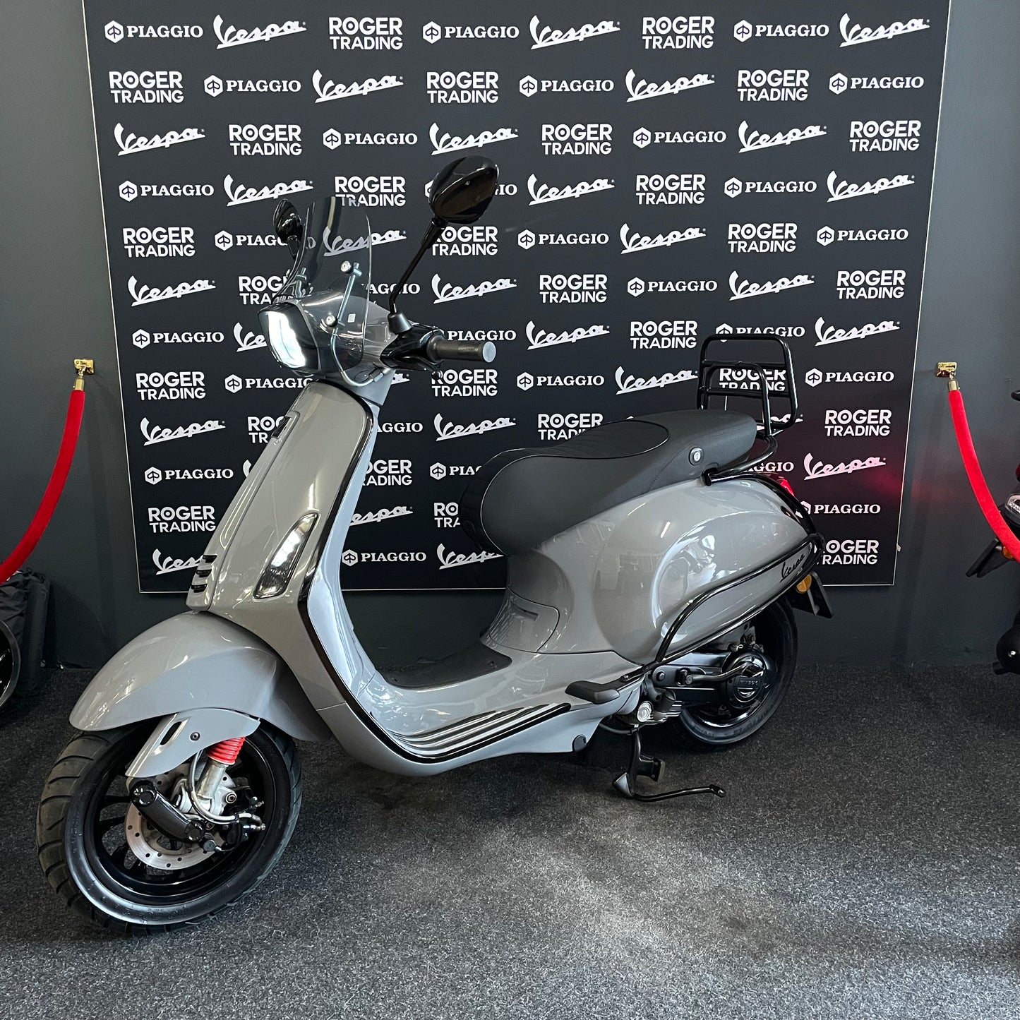 Vespa Sprint - 50 - Brom - 4T 2V - Nardo Grey - 2017 - 1e eigenaar!