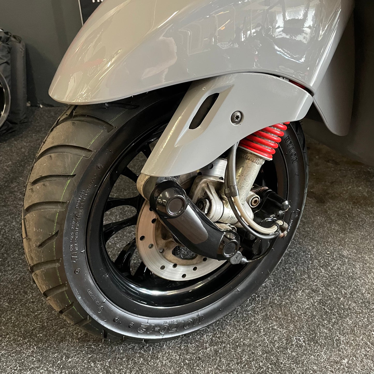 Vespa Sprint - 50 - Brom - 4T 2V - Nardo Grey - 2017 - 1e eigenaar!