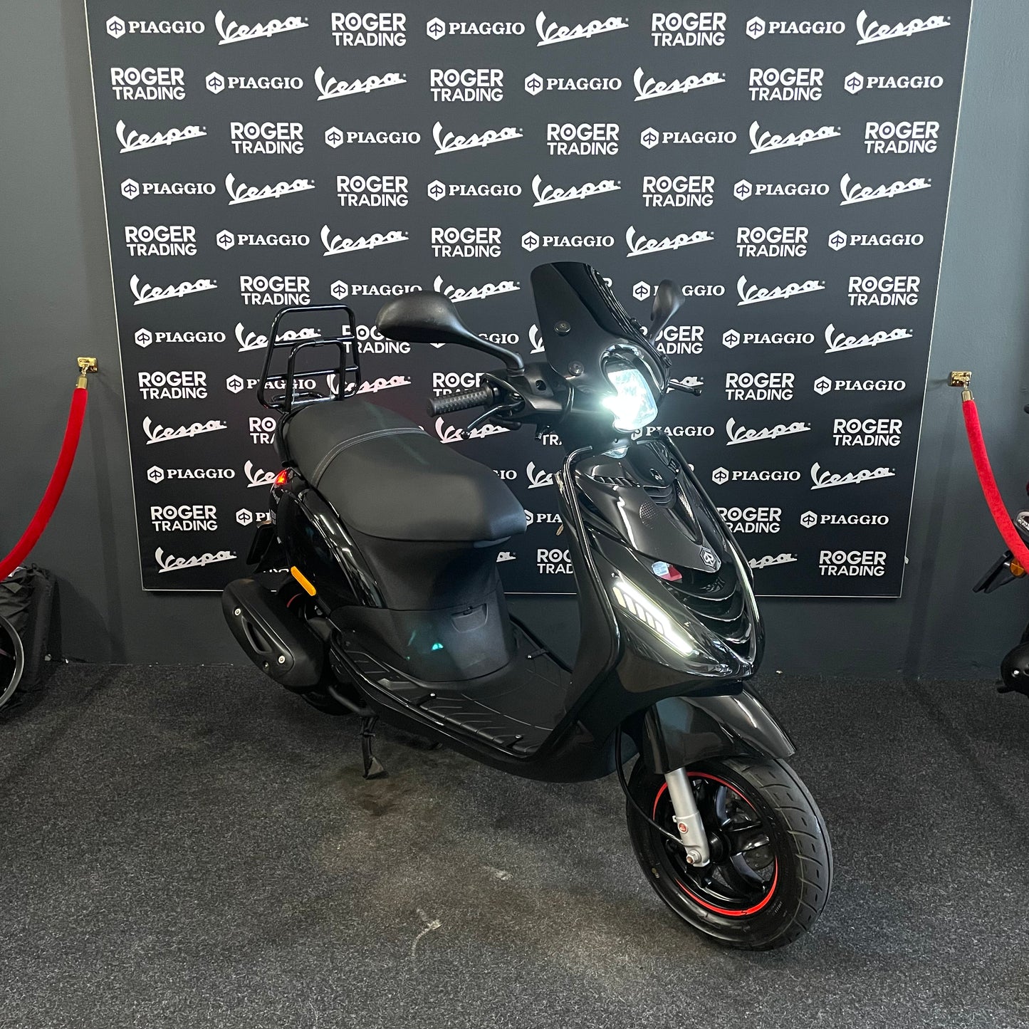 Piaggio Zip - 50 - Brom - 4T E4 - 2020 - Glans zwart - 4.692km - Malossi