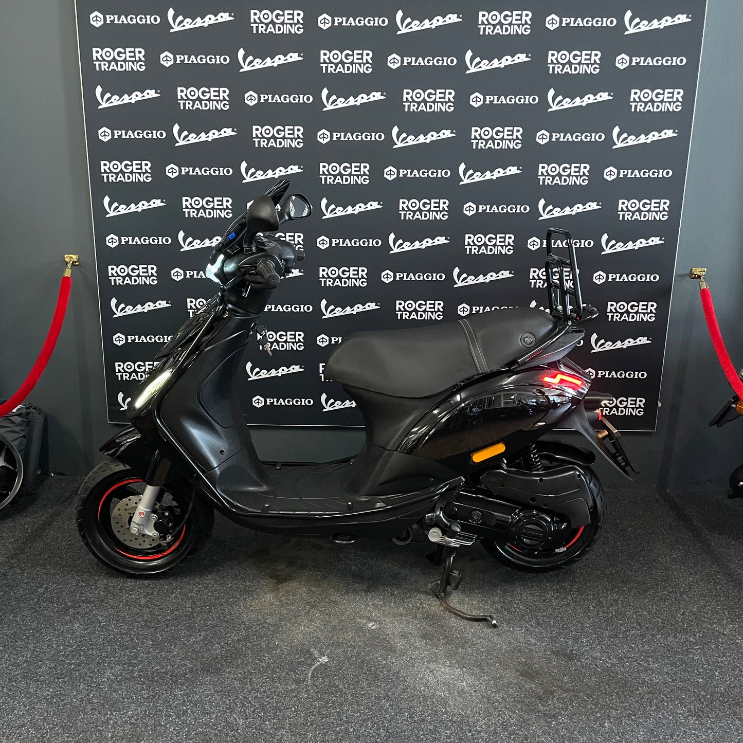 Piaggio Zip - 50 - Brom - 4T E4 - 2020 - Glans zwart - 4.692km - Malossi