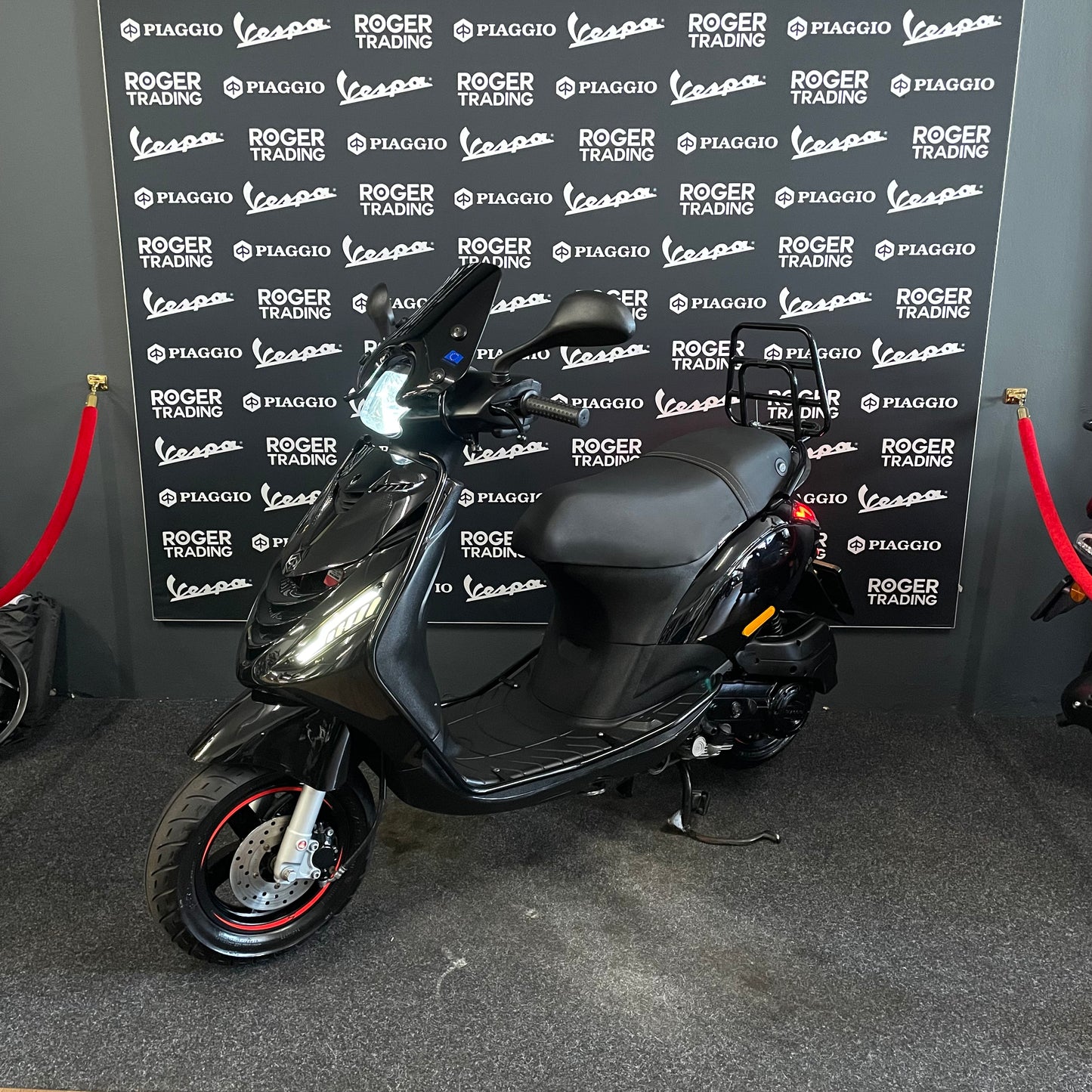 Piaggio Zip - 50 - Brom - 4T E4 - 2020 - Glans zwart - 4.692km - Malossi