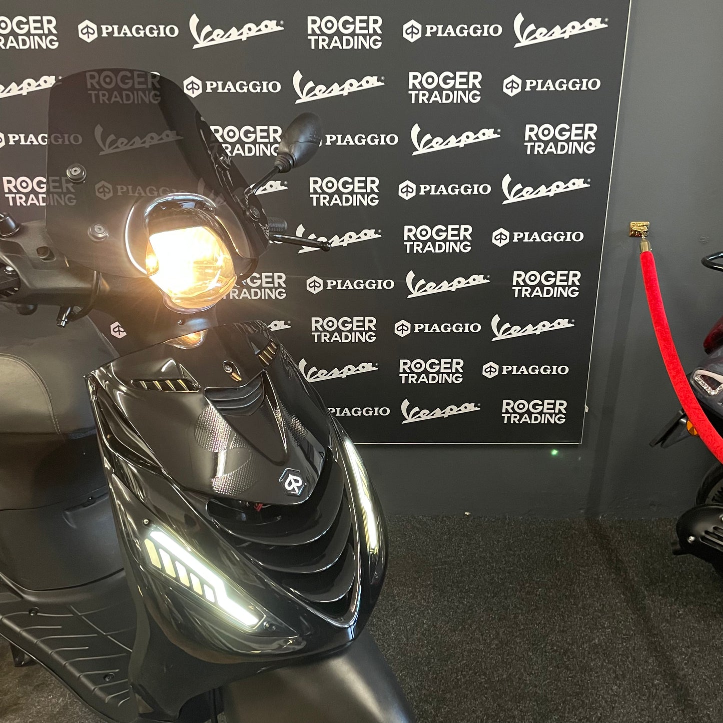 Piaggio Zip - 50 - Brom - 4T 2V - 2014 - Glans zwart - 1.797km !! NIEUWSTAAT !!