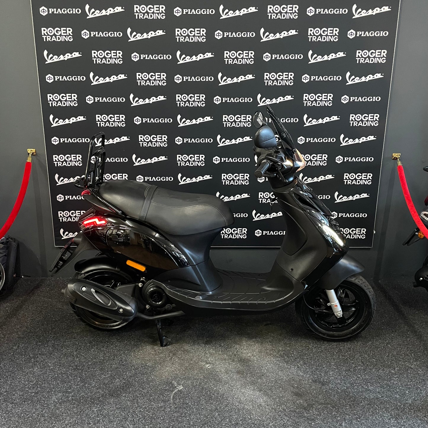 Piaggio Zip - 50 - Brom - 4T 2V - 2014 - Glans zwart - 1.797km !! NIEUWSTAAT !!