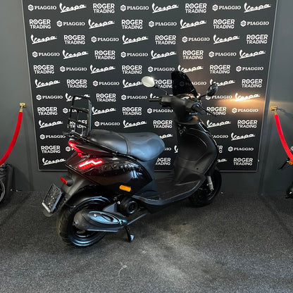 Piaggio Zip - 50 - Brom - 4T 2V - 2014 - Glans zwart - 1.797km !! NIEUWSTAAT !!
