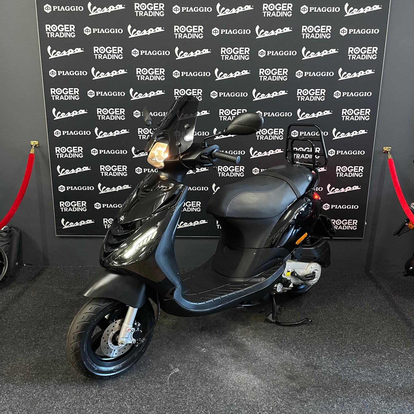 Piaggio Zip - 50 - Brom - 4T 2V - 2014 - Glans zwart - 1.797km !! NIEUWSTAAT !!