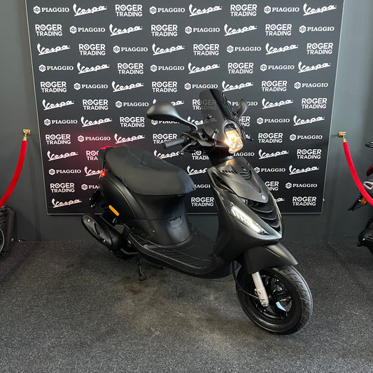 Piaggio Zip - 50 - 4T 2V - 2016 - Negro mate - 2.368 km - ¡Estado nuevo!