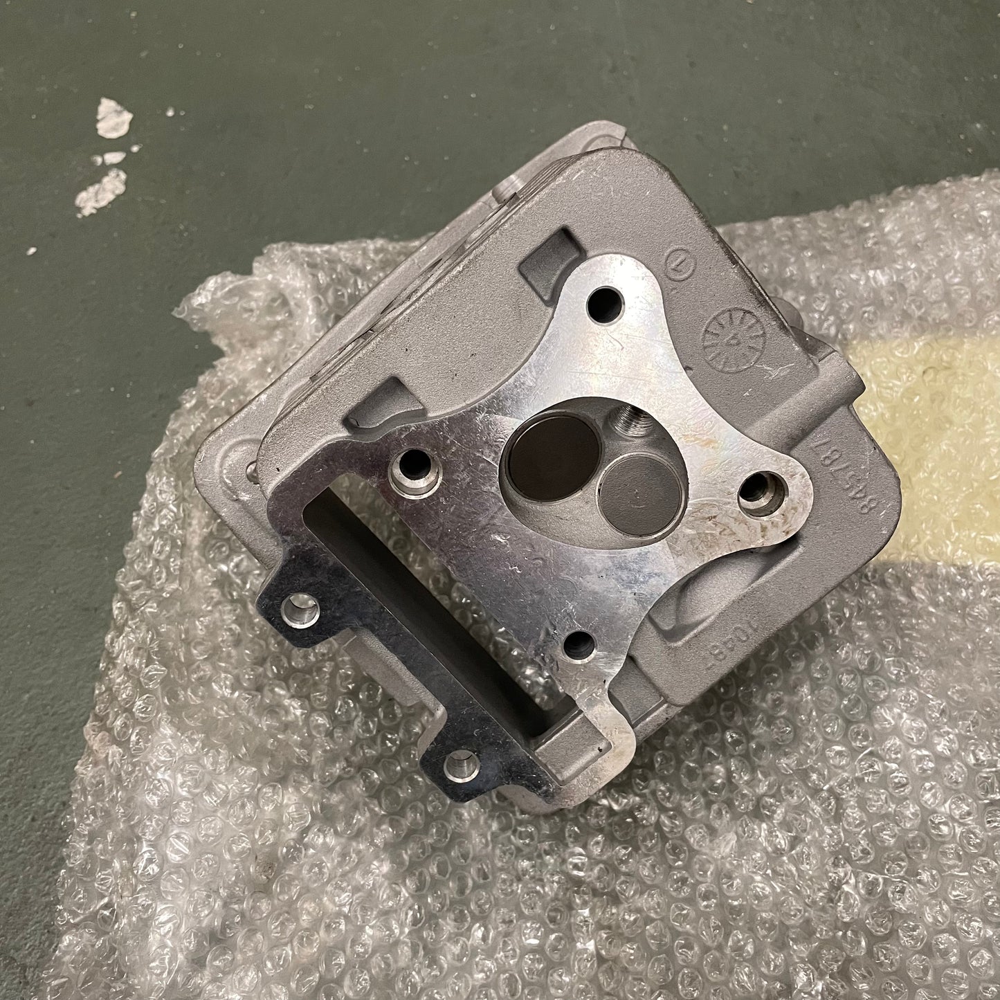 OUTLET: Głowica cylindrów do modeli Vespa/Piaggio 4T 2V